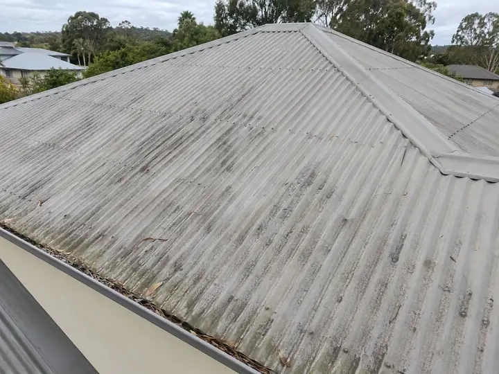 Corrugated roof in brisbane before pressure cleaning